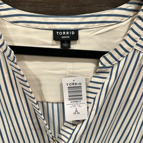 Torrid HARPER GEORGETTE PULLOVER 3/4 SLEEVE BLOUSE
STRIPE - BLUE - Picture 2 of 3